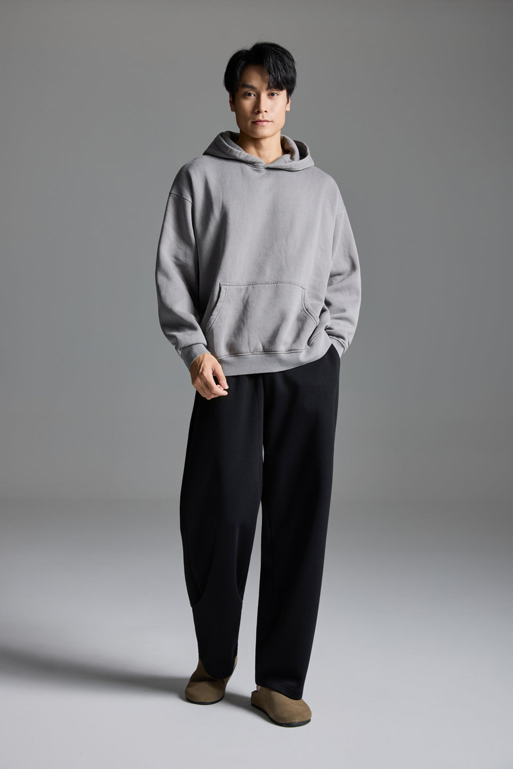 スクビニット スウェットパンツ ブラック | 調整可能な白いコードとポケット付き スポーツや普段使いの定番パンツ