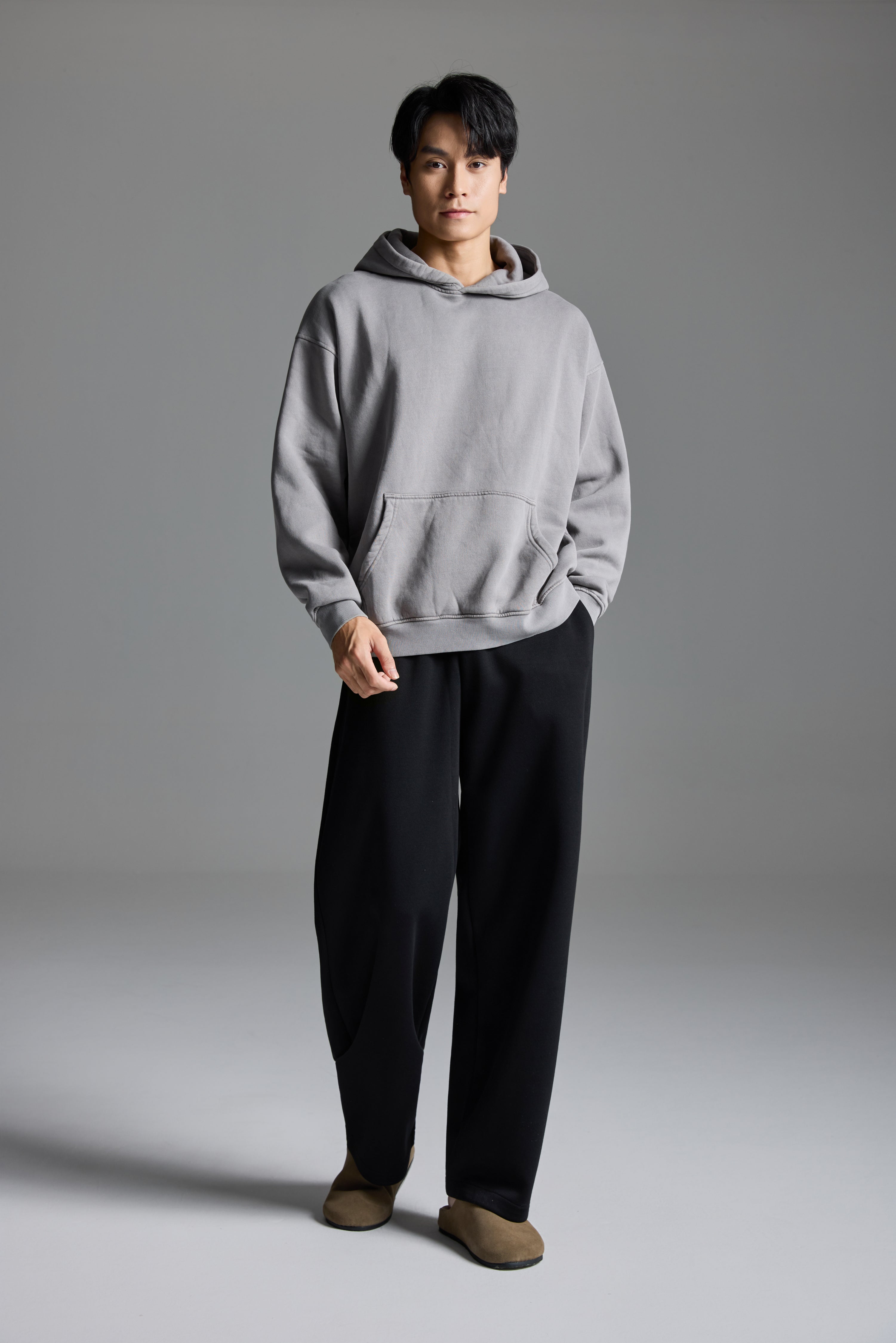 スクビニット スウェットパンツ ブラック | 調整可能な白いコードとポケット付き スポーツや普段使いの定番パンツ
