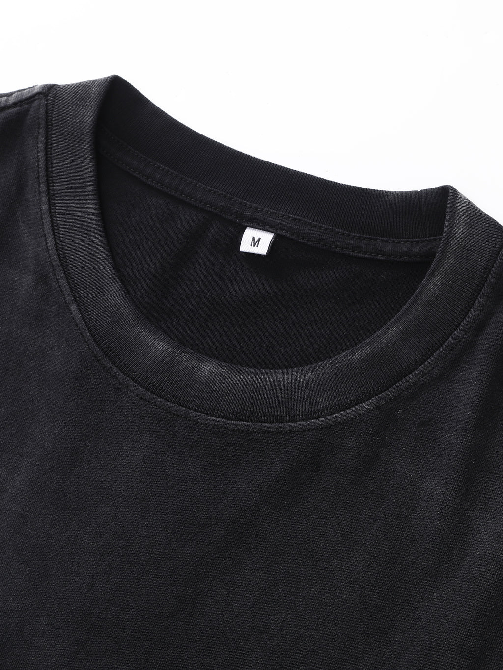 【渋谷系クール】LINDEN クロップドTシャツ ブラック | デザイン文字入りの短めシルエット