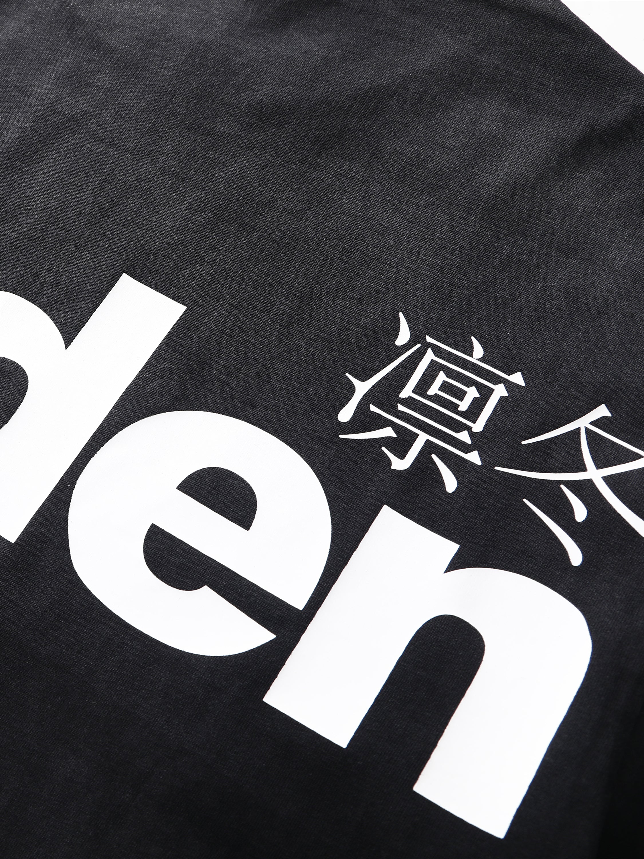 【渋谷系クール】LINDEN クロップドTシャツ ブラック | デザイン文字入りの短めシルエット