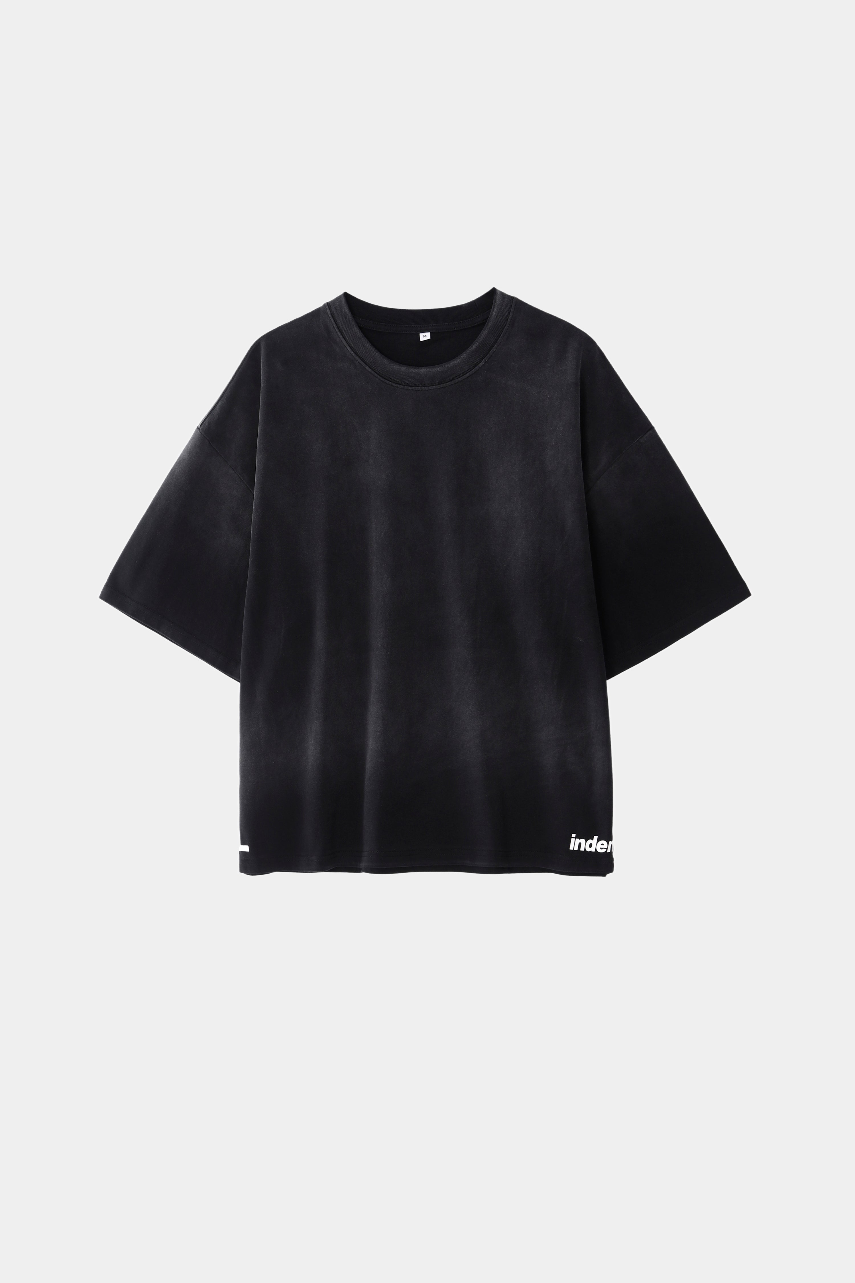 【渋谷系クール】LINDEN クロップドTシャツ ブラック | デザイン文字入りの短めシルエット