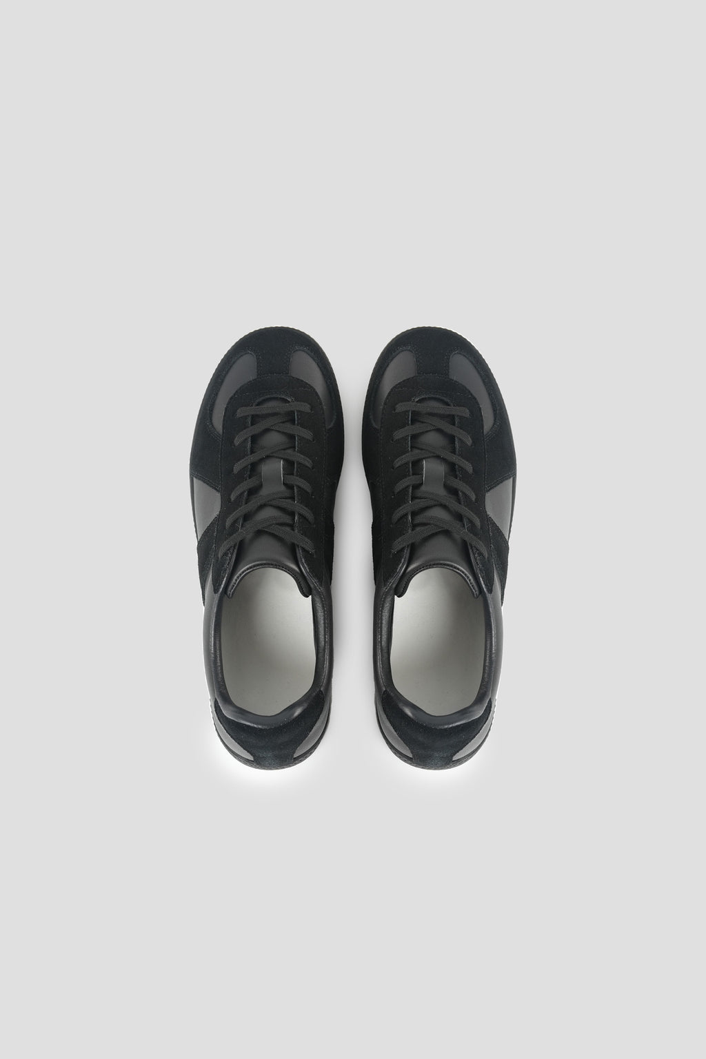 羊革を使用した、柔らかい中敷きのコンビネーションスニーカー